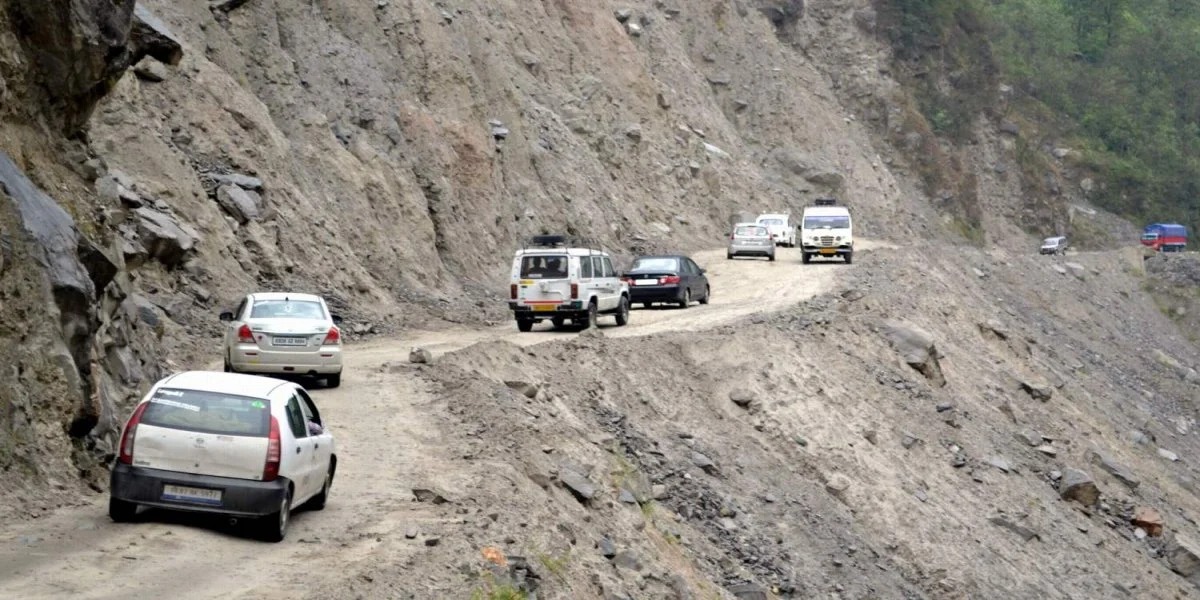 imgi_10_resize-1599983895695897136dangerzonebadrinathhighwaychardhamyatra1467282267